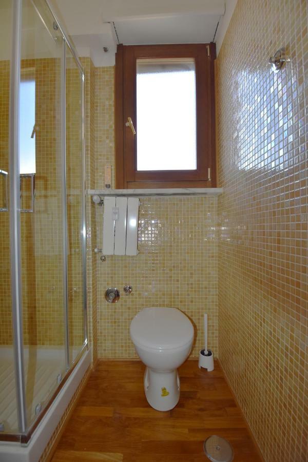 Nice And Warm Rooms Rome Exterior photo